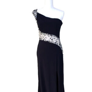 𝅺BEAUTIFUL  Black formal dress